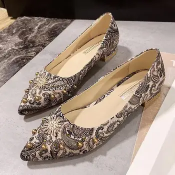 Spring Autumn Flats Fashion Pointed Toe Printed Rivet Office Lady Weekends Party Slip on Loafers Women Flat Heel Driving Shoes
Spring Autumn Flats Fashion Pointed Toe Printed Rivet Office Lady Weekends Party Slip on Loafers Women Flat Heel Driving Shoes
