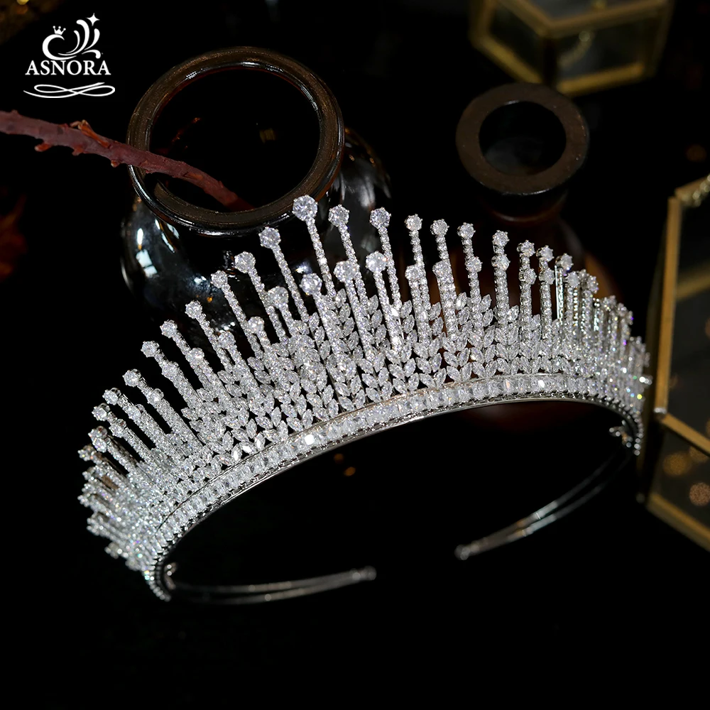 ASNORA New Shiny Bridal Crown, Fashionable High Quality CZ Headdress Wedding Crown Headband Princess Birthday Crown Tiaras
ASNORA New Shiny Bridal Crown, Fashionable High Quality CZ Headdress Wedding Crown Headband Princess Birthday Crown Tiaras