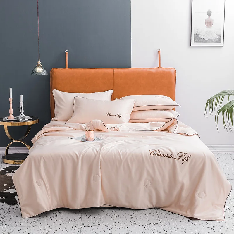 Classical Solid Color Summer Quilt Simulation Silk Alphabet Embroidery Air Conditioning Quilt Home Sofa Nap Blanket Bedding
Classical Solid Color Summer Quilt Simulation Silk Alphabet Embroidery Air Conditioning Quilt Home Sofa Nap Blanket Bedding