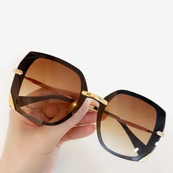 2020 Sunglasses Women Men Brand Designer Luxury Sun Glasses For Women Retro Outdoor Driving Eyewear Oculos De Sol
2020 Sunglasses Women Men Brand Designer Luxury Sun Glasses For Women Retro Outdoor Driving Eyewear Oculos De Sol