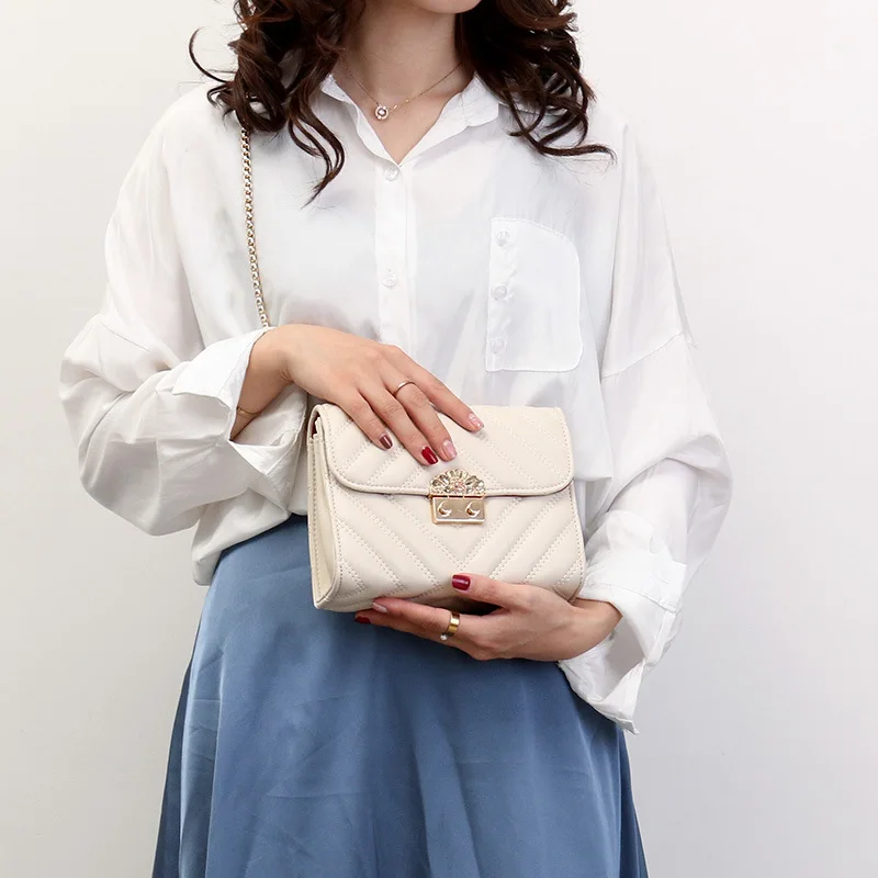 Summer women's 2019 new style all-in-one air-shaking net red small-bag texture chain skew
Summer women's 2019 new style all-in-one air-shaking net red small-bag texture chain skew