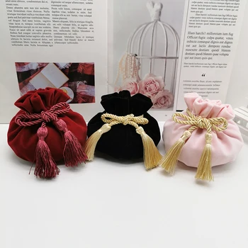 New Multicolor Velvet Gift Bag Packing Bags with Pull The Rope Wedding Favor Gift Box Decoration Candy Boxes Party Supplies
New Multicolor Velvet Gift Bag Packing Bags with Pull The Rope Wedding Favor Gift Box Decoration Candy Boxes Party Supplies
