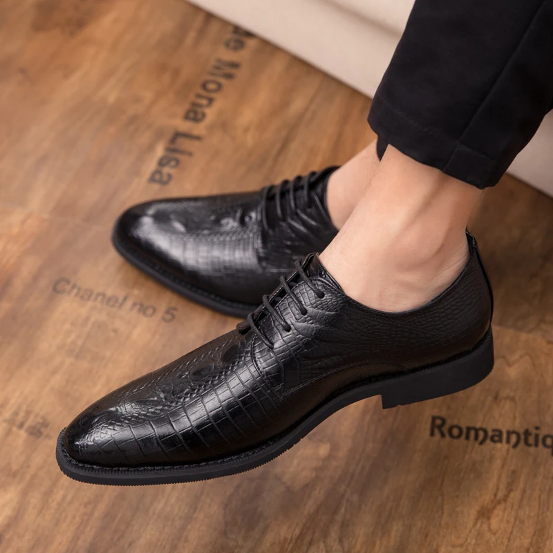 Brogue Men Business Dress Shoes outdoor Pointed Toe Men Wedding Shoes Leather Formal Shoes fashion casual flats party shoes a4 
Brogue Men Business Dress Shoes outdoor Pointed Toe Men Wedding Shoes Leather Formal Shoes fashion casual flats party shoes a4