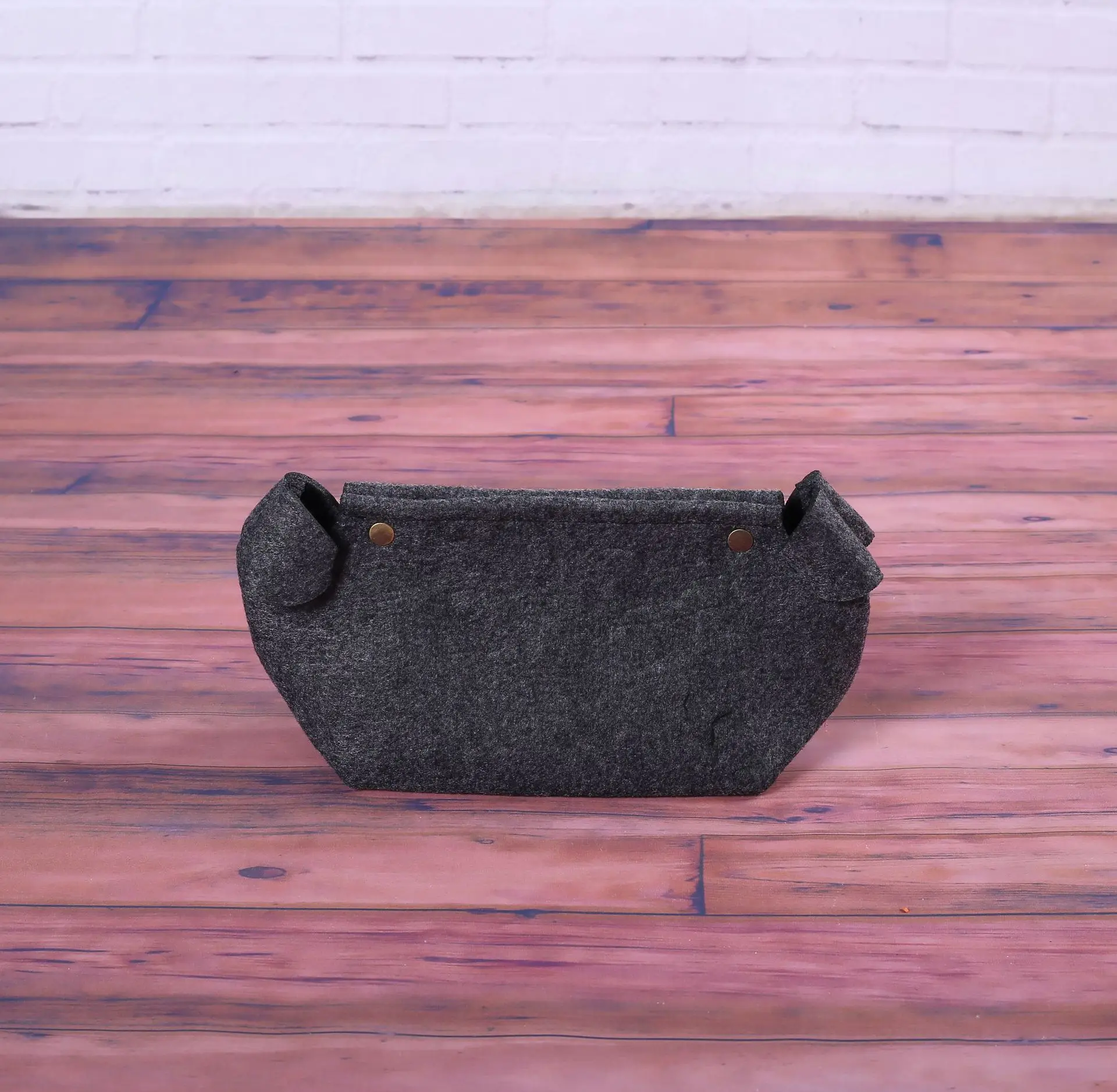 New creative simple plain color felt storage bag make up bag simple paper bag carry around sundries storage hand bag
New creative simple plain color felt storage bag make up bag simple paper bag carry around sundries storage hand bag