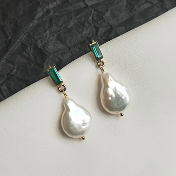 Baroque natural shaped pearl emerald zircon earrings for women French high-grade earrings 925 silver needle vintage earrings
Baroque natural shaped pearl emerald zircon earrings for women French high-grade earrings 925 silver needle vintage earrings