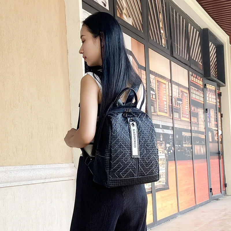 Backpack Women 2020 New Versatile Large-capacity Soft Leather Female Backpack Car Stitching Geometric Figure Travel Leisure Bag
Backpack Women 2020 New Versatile Large-capacity Soft Leather Female Backpack Car Stitching Geometric Figure Travel Leisure Bag