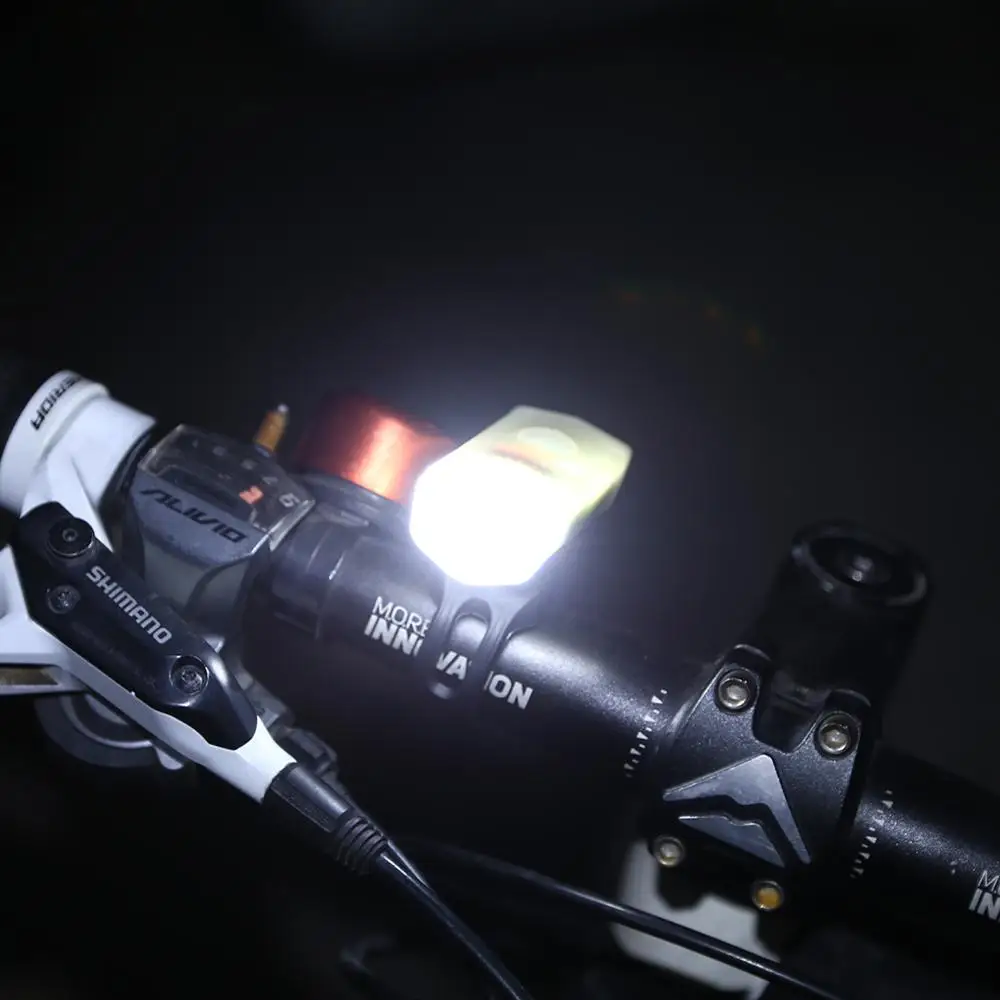 ABS Mountain Bike Headlight USB Rechargeable Super Bright Night Riding Tool Bicycle Front Light lamp Bike Headlight Cycling LED
ABS Mountain Bike Headlight USB Rechargeable Super Bright Night Riding Tool Bicycle Front Light lamp Bike Headlight Cycling LED