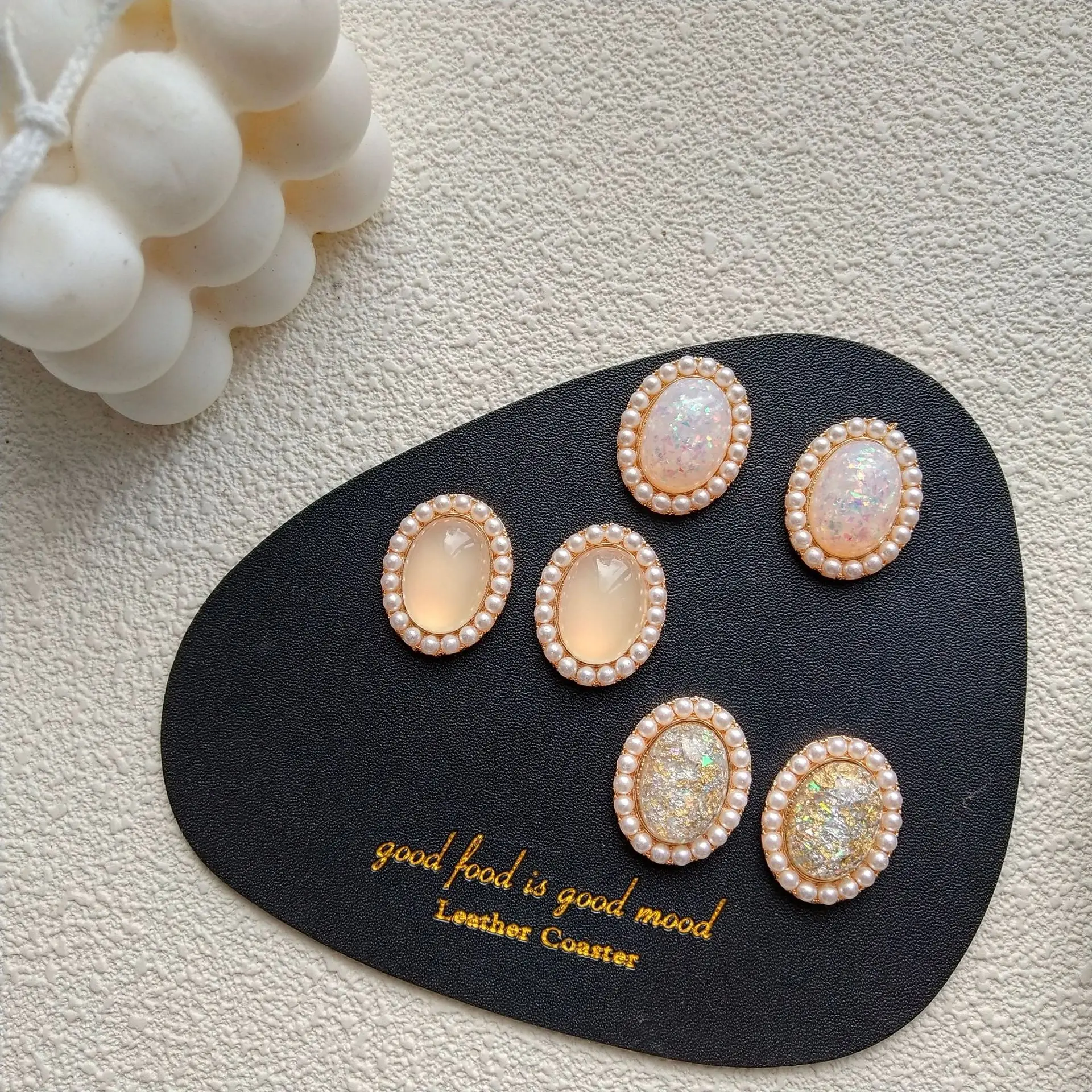SNCSDK 2020 Trendy Retro Elegant Temperament Beauty Pearl Oval Cat Eye Magic White Ear Clip Women's Stud Earring Fashion Jewelry
SNCSDK 2020 Trendy Retro Elegant Temperament Beauty Pearl Oval Cat Eye Magic White Ear Clip Women's Stud Earring Fashion Jewelry
