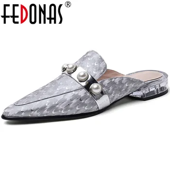 FEDONAS Pearl Decoration Pointed Toe Women Mules Genuine Leather Sweet Low Heels Pumps 2020 Spring Summer Party New Shoes Woman
FEDONAS Pearl Decoration Pointed Toe Women Mules Genuine Leather Sweet Low Heels Pumps 2020 Spring Summer Party New Shoes Woman