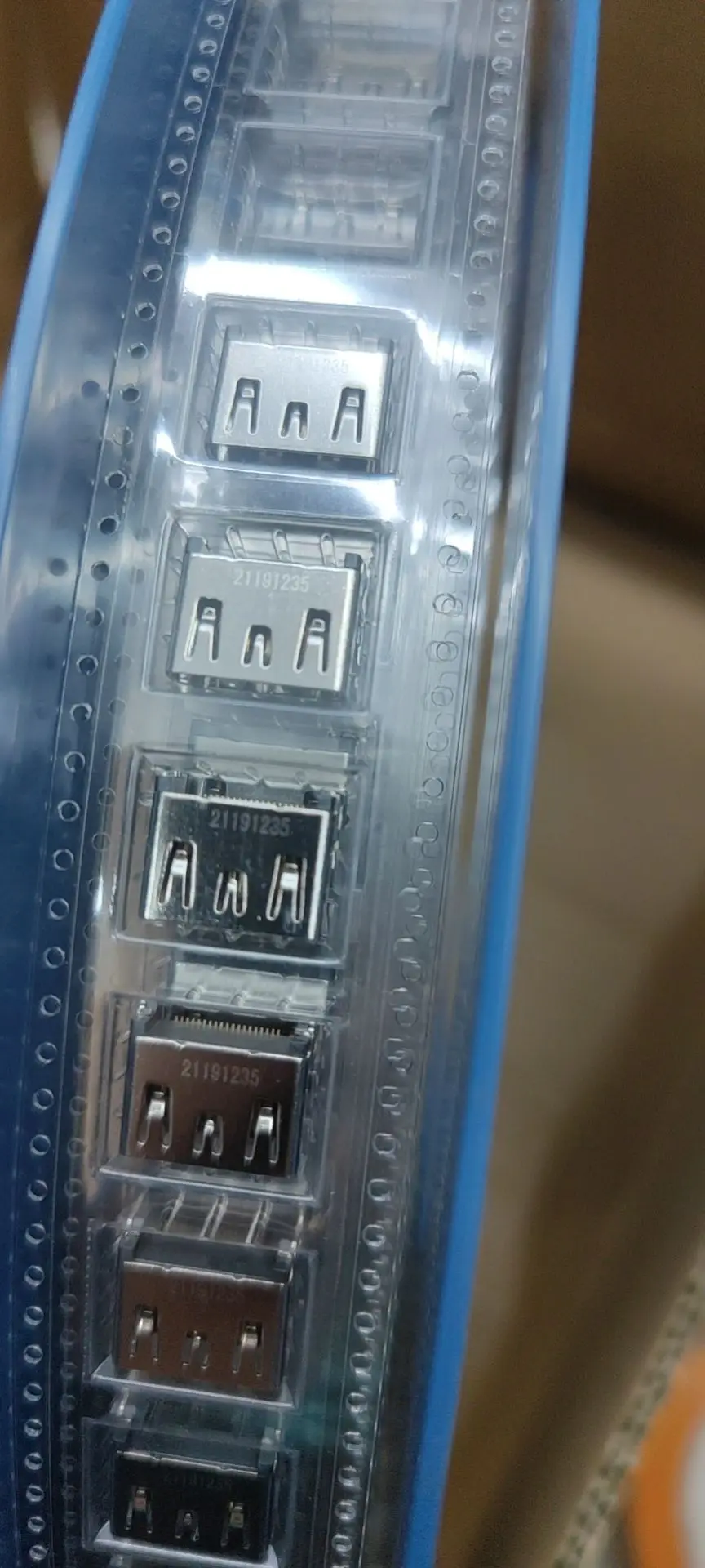 100 шт. оригинальная новая Замена для PS5 HDMI-совместимый разъем интерфейса для Sony PlayStation 5 с кодом серии
100 шт. оригинальная новая Замена для PS5 HDMI-совместимый разъем интерфейса для Sony PlayStation 5 с кодом серии