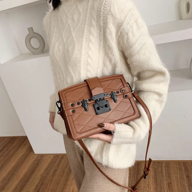2020 Spring New Style WOMEN'S Bag Car Suture Shoulder Bag Pig Nose Riveting Machine Car Wind Box Bag
2020 Spring New Style WOMEN'S Bag Car Suture Shoulder Bag Pig Nose Riveting Machine Car Wind Box Bag