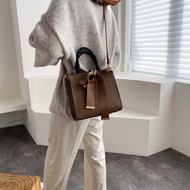 Elegant Female Ribbon Bow Tote Bag 2020 Fashion New Quality PU Leather Handbag Travel Shoulder Messenger Bags
Elegant Female Ribbon Bow Tote Bag 2020 Fashion New Quality PU Leather Handbag Travel Shoulder Messenger Bags