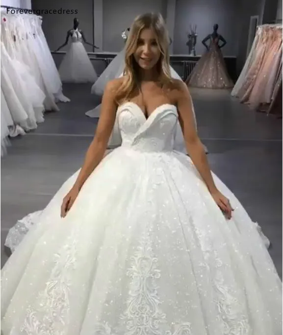 Dubai Saudi Arabia Ball Gown Wedding Dresses Luxurious Beads Lace Ruched Bride Gowns With Long Train
Dubai Saudi Arabia Ball Gown Wedding Dresses Luxurious Beads Lace Ruched Bride Gowns With Long Train