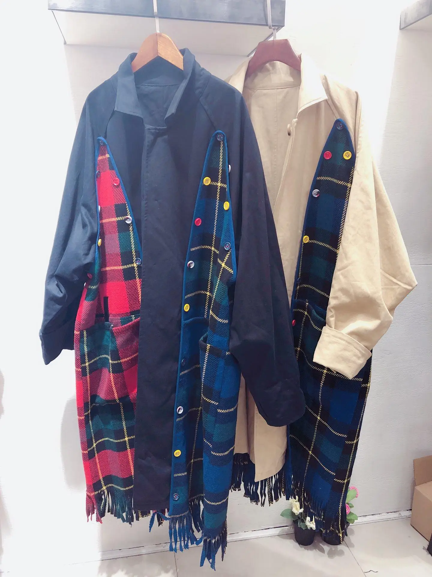 2019 new ladies high quality fashion long-sleeved lapel plaid stitching long trench coat 0918
2019 new ladies high quality fashion long-sleeved lapel plaid stitching long trench coat 0918