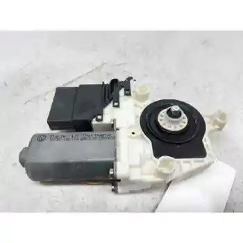 1J4959811C WINDOW MOTOR REAR LEFT VOLKSWAGEN GOLF IV SALOON (1J1) 
1J4959811C WINDOW MOTOR REAR LEFT VOLKSWAGEN GOLF IV SALOON (1J1)