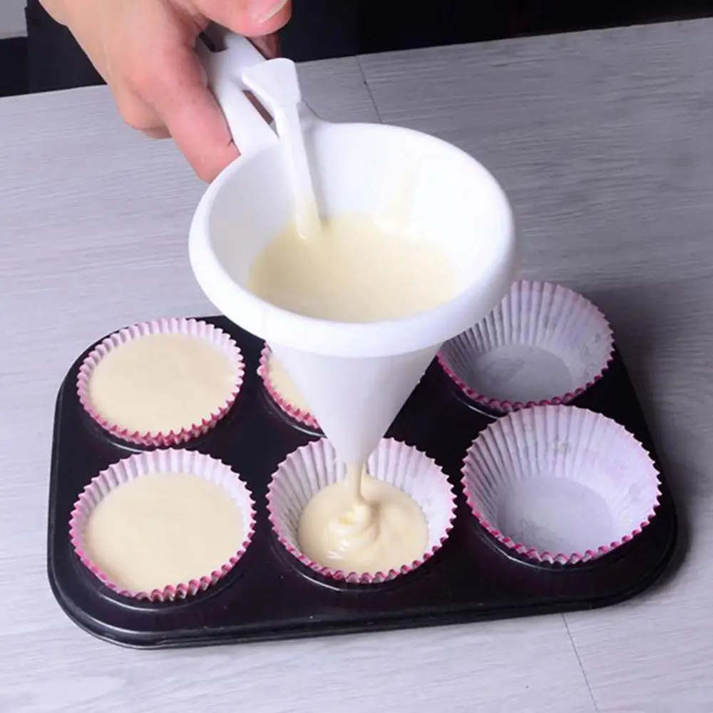 Adjustable DIY Chocolate Candy Icing Funnel Dispenser Cream Cookie Cupcake Pancake Muffin Funnel Kitchen Baking Tools
Adjustable DIY Chocolate Candy Icing Funnel Dispenser Cream Cookie Cupcake Pancake Muffin Funnel Kitchen Baking Tools