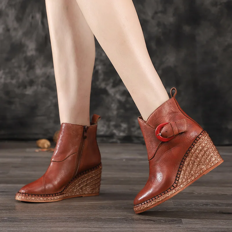 Artdiya Original Autumn and Winter New Wedge Heels Ankle Boots Genuine Leather Personality Retro Round Toe Buckle Women Boots
Artdiya Original Autumn and Winter New Wedge Heels Ankle Boots Genuine Leather Personality Retro Round Toe Buckle Women Boots