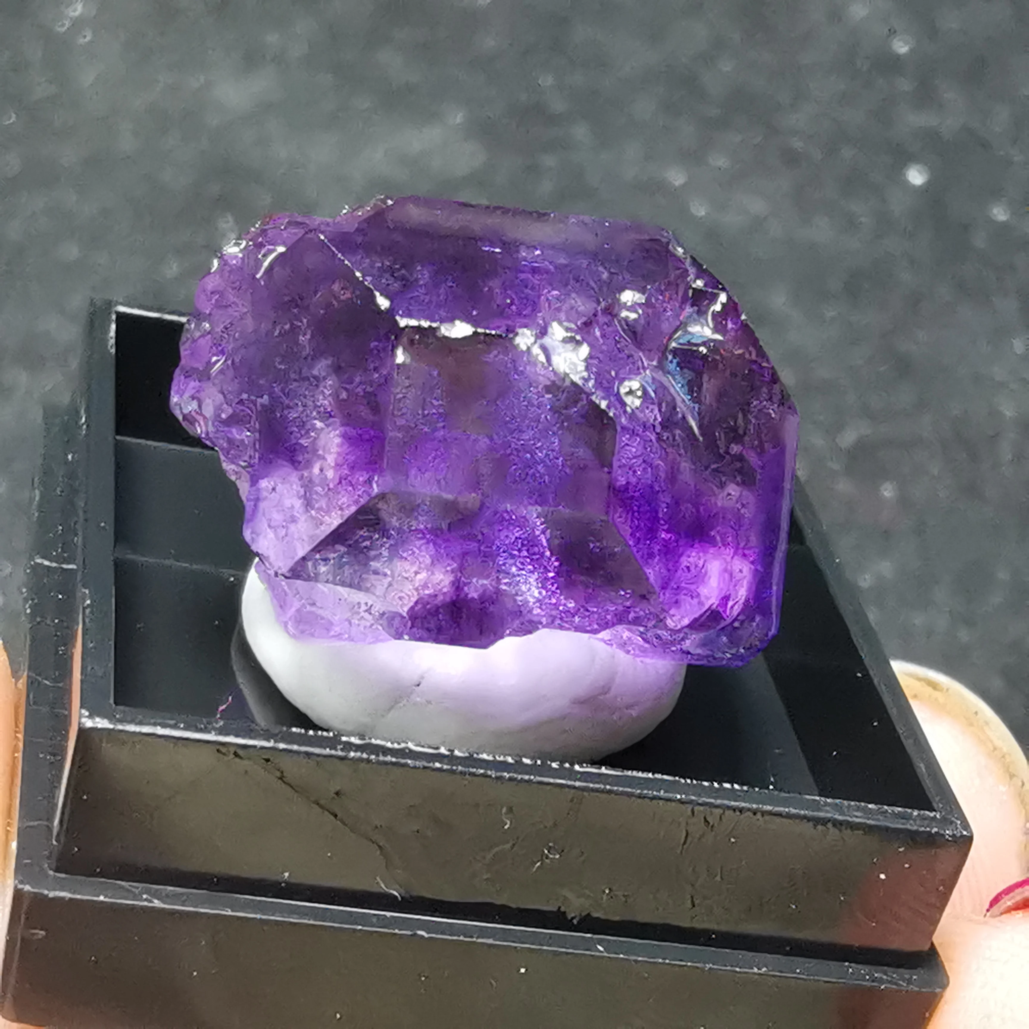 Natural rare purple fluorite cluster mineral specimen stone and CRYSTAL HEALING CRYSTAL QUARTZ GEM sending box
Natural rare purple fluorite cluster mineral specimen stone and CRYSTAL HEALING CRYSTAL QUARTZ GEM sending box