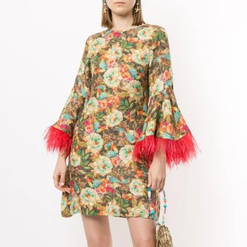 Autumn Fashion New Feather Stitching Printed Floral A-Line Dress 2020 Sexy O-Neck Horn Long-Sleeved Runway Party Dress Vestidos
Autumn Fashion New Feather Stitching Printed Floral A-Line Dress 2020 Sexy O-Neck Horn Long-Sleeved Runway Party Dress Vestidos