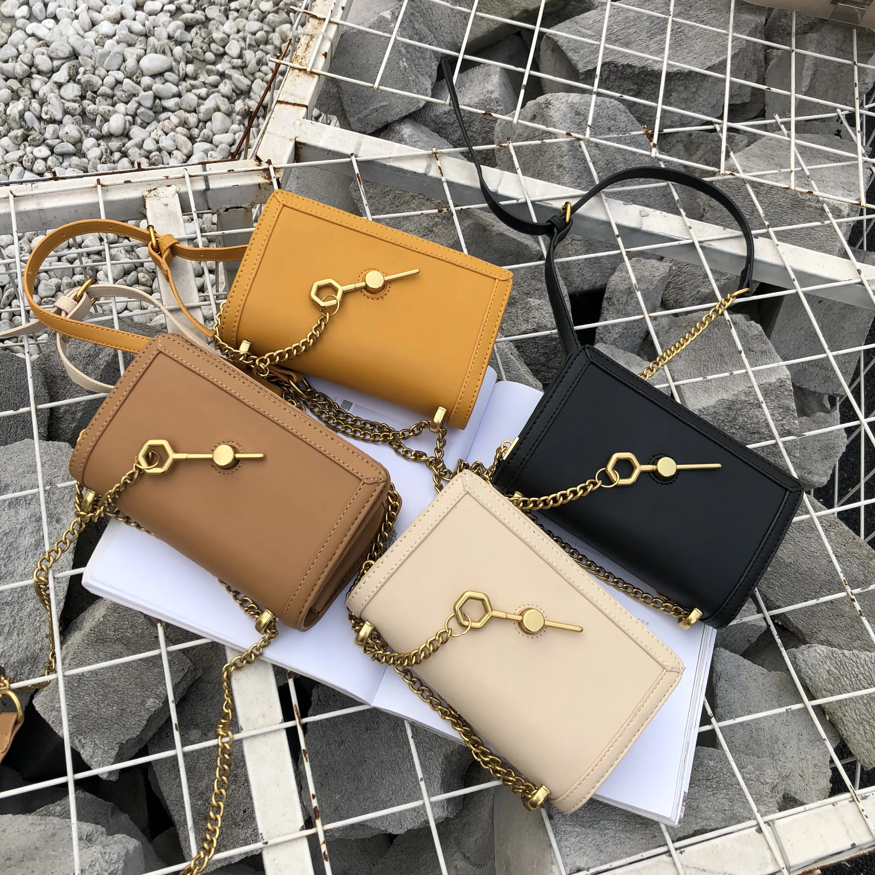 Fashion Women Bag Simple Design Crossbody Bag Bag for Female Mini Circular Handbag PU Leather Lady Crossbody Bag 2019 New Phone
Fashion Women Bag Simple Design Crossbody Bag Bag for Female Mini Circular Handbag PU Leather Lady Crossbody Bag 2019 New Phone