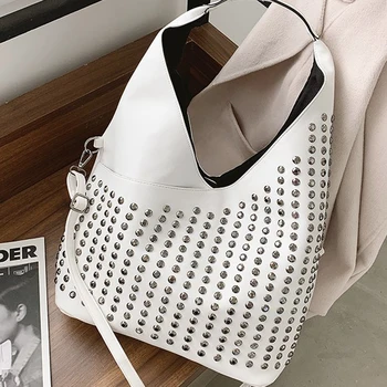 Casual Rivet Shoulder Bag Female Famous Brand Chain Crossbody Bags Bor Women Leather Handbags Large Capacity Tote Bag Sac A Main
Casual Rivet Shoulder Bag Female Famous Brand Chain Crossbody Bags Bor Women Leather Handbags Large Capacity Tote Bag Sac A Main