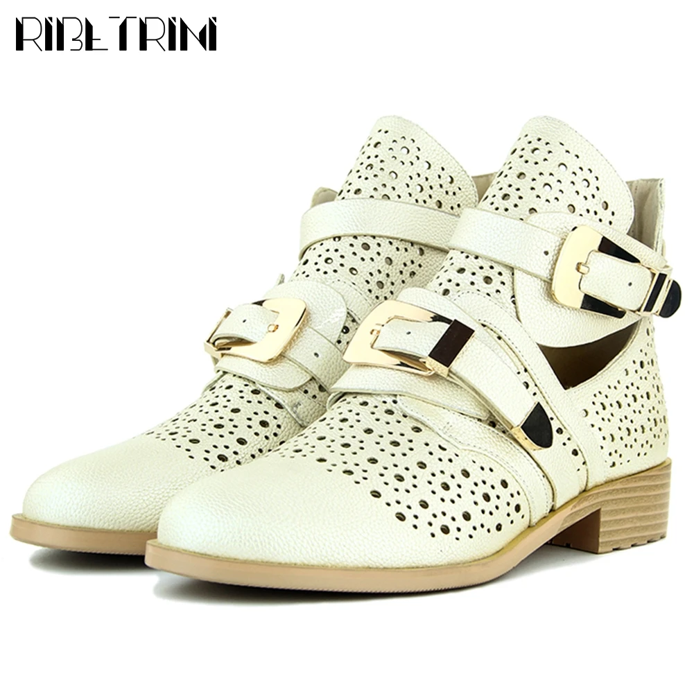 RIBETRINI Big Size 34-42 Brand New Lady Fashion Belt Buckle Hollow Shoes Woman Retro Chunky Heels Sandals Women Casual Sandals
RIBETRINI Big Size 34-42 Brand New Lady Fashion Belt Buckle Hollow Shoes Woman Retro Chunky Heels Sandals Women Casual Sandals