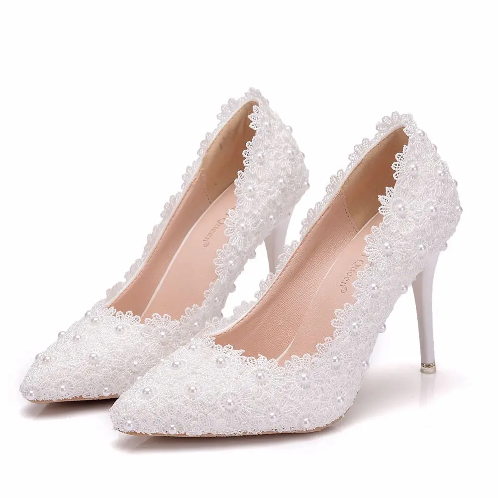 Фото Женские свадебные туфли-лодочки на очень высоком каблуке украшенные кристаллами