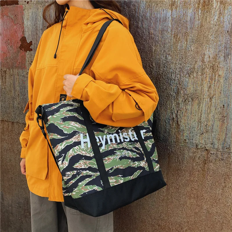 New Style Men And Women Popular Brand INS Super Fire Camouflage Large Capacity Handbag Harajuku Cool Students Shoulder Bag
New Style Men And Women Popular Brand INS Super Fire Camouflage Large Capacity Handbag Harajuku Cool Students Shoulder Bag