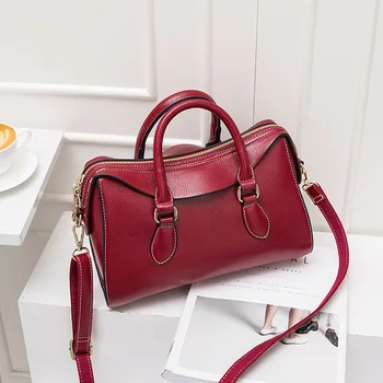 New women's handbag autumn 2020 Europe and America winter fashion one shoulder messenger bag simple solid color pillow bag
New women's handbag autumn 2020 Europe and America winter fashion one shoulder messenger bag simple solid color pillow bag