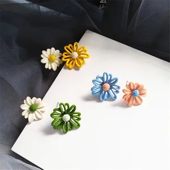 Fashion Small Fresh Daisy Asymmetric Earrings Cute Romantic Korea Geometry Little Daisy Flowers Stud Earrings for Women Jewelry
Fashion Small Fresh Daisy Asymmetric Earrings Cute Romantic Korea Geometry Little Daisy Flowers Stud Earrings for Women Jewelry