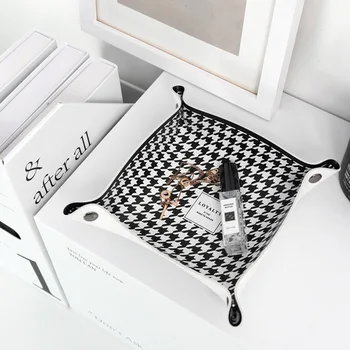 Light luxury style Desktop Sundries Storage Basket Makeup Cosmetic Small items Sundries Storage Boxes key Organizer Gift
Light luxury style Desktop Sundries Storage Basket Makeup Cosmetic Small items Sundries Storage Boxes key Organizer Gift