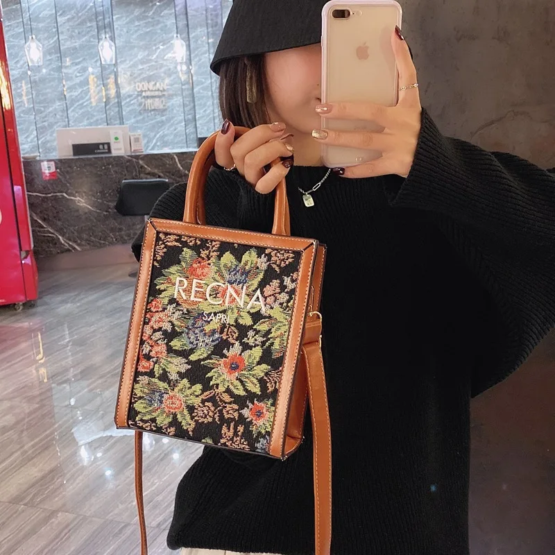 Autumn Winter Flowers Small Square Bag Women Bag 2020 New Tide Wild Crossbody Bag Net Red Niche Design Handheld Tot Package
Autumn Winter Flowers Small Square Bag Women Bag 2020 New Tide Wild Crossbody Bag Net Red Niche Design Handheld Tot Package