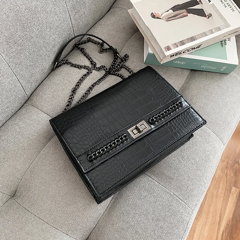 Ladies chain crocodile pattern square tote bag 2020 new high quality artificial leather tote bag with one shoulder messenger bag
Ladies chain crocodile pattern square tote bag 2020 new high quality artificial leather tote bag with one shoulder messenger bag