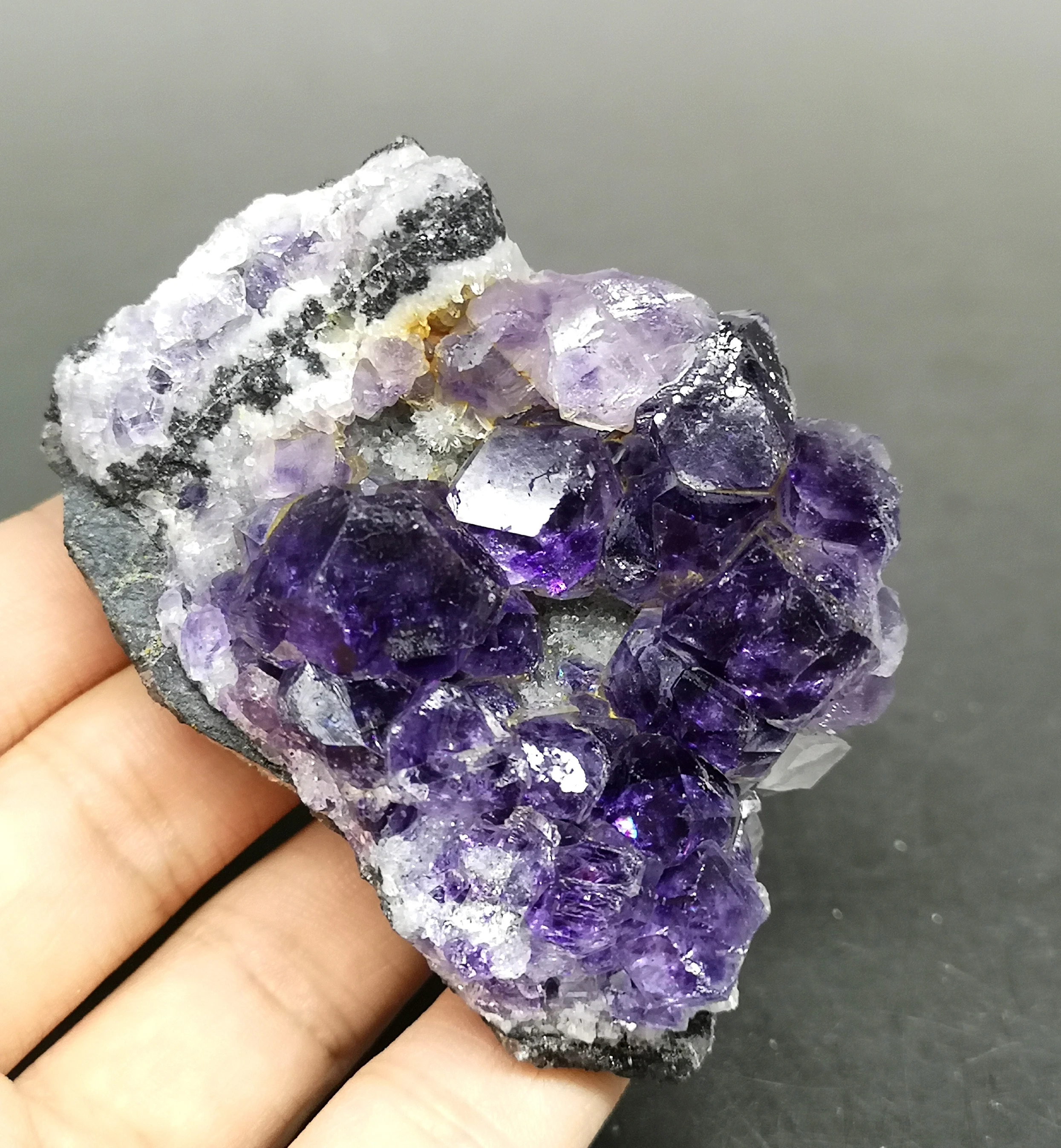 New varieties! 144g Natural Polyhedral purple fluorite cluster mineral crystal specimens Stones and crystals Healing crystal
New varieties! 144g Natural Polyhedral purple fluorite cluster mineral crystal specimens Stones and crystals Healing crystal