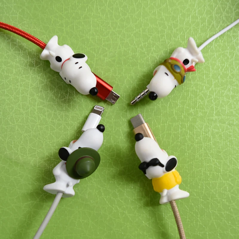 Take a bite Charlie Brown's Dog SNOOPE Iphone Data Line Protector Bite Mobile Phone Sets Decorative Doll Dustproof Anti-clogging
Take a bite Charlie Brown's Dog SNOOPE Iphone Data Line Protector Bite Mobile Phone Sets Decorative Doll Dustproof Anti-clogging