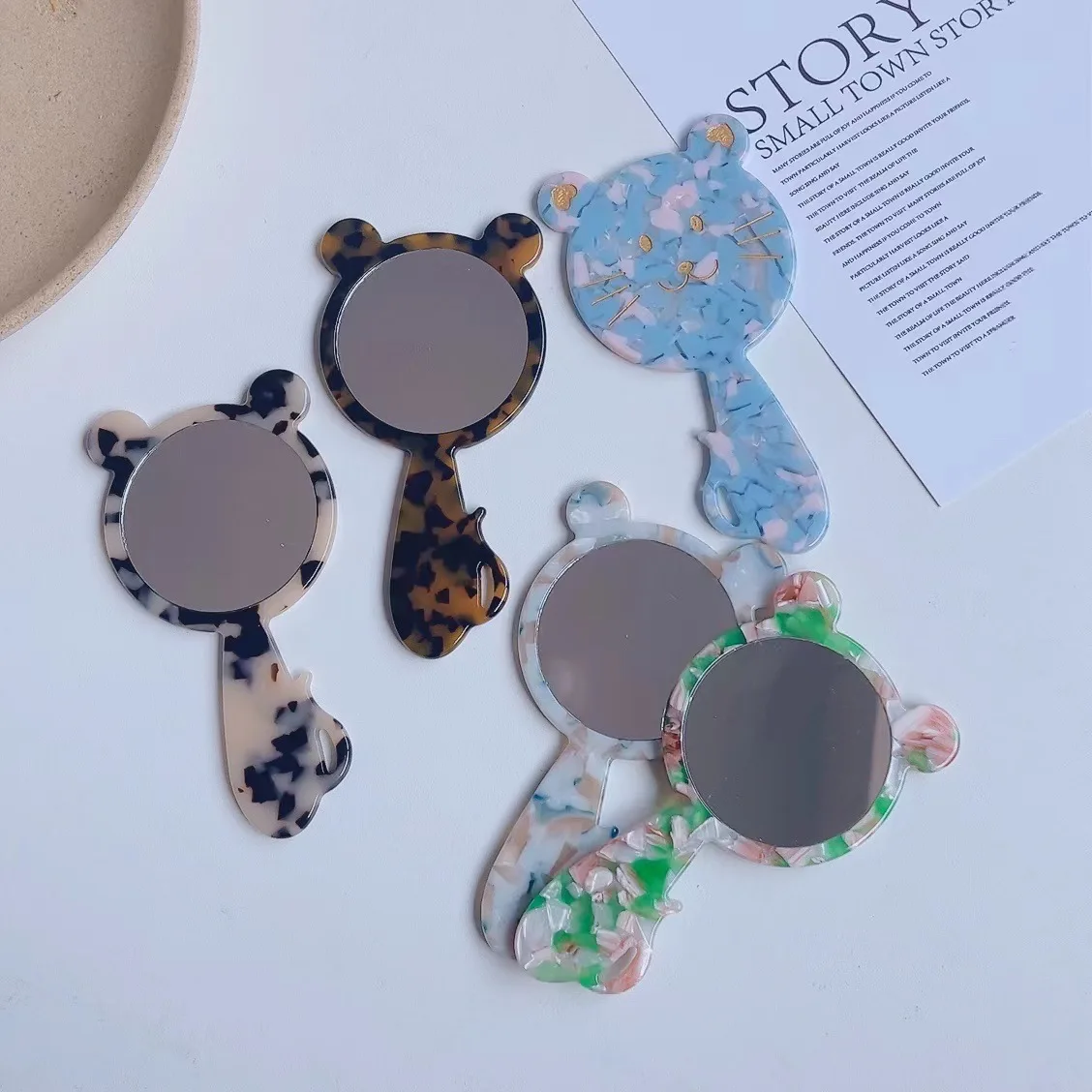 Vintage Cute Cat Acetic Acid Geometric Mirror Portable Small Round Handle Handheld Makeup Mirror Hair Accessories Tool
Vintage Cute Cat Acetic Acid Geometric Mirror Portable Small Round Handle Handheld Makeup Mirror Hair Accessories Tool