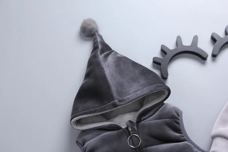 Baby boy clothes winter plus velvet thick three-piece children's warm cartoon dinosaur bear hooded sweater baby girl suit Baby boy clothes winter plus velvet thick three-piece children's warm cartoon dinosaur bear hooded sweater baby girl suit