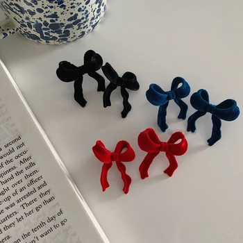 AOMU 2020 Korean New Fashion Design Velvet Colorful Bow Earrings Female Elegant Temperament Light Luxury Simple Autumn Earrings
AOMU 2020 Korean New Fashion Design Velvet Colorful Bow Earrings Female Elegant Temperament Light Luxury Simple Autumn Earrings