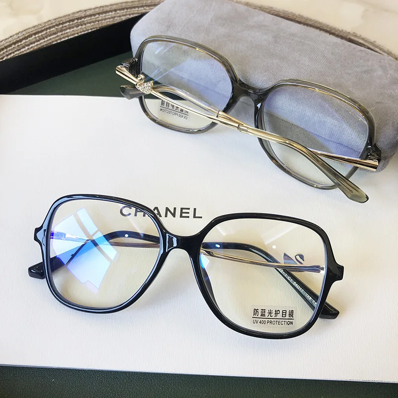 Blue light resistant square plain color TR90 spectacle frame female 2020 new net red Swan flat glasses myopia frame
Blue light resistant square plain color TR90 spectacle frame female 2020 new net red Swan flat glasses myopia frame