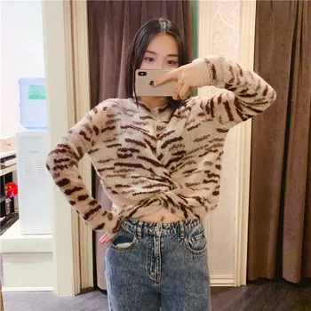 2020 Spring Women's Thin Leopard Knitted Sweater Long Sleeve O-neck Irregular Mohair Knit Pullover Tops 
2020 Spring Women's Thin Leopard Knitted Sweater Long Sleeve O-neck Irregular Mohair Knit Pullover Tops