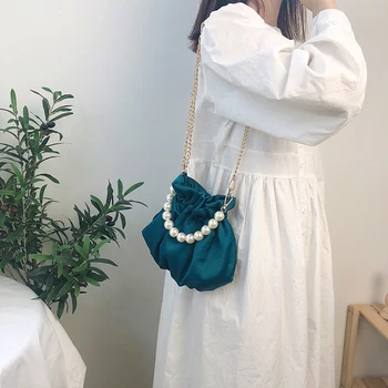 Popular Satin Pleated Shoulder Bag For Women Pearl Portable Handbag Small Chain Crossbody Handbag Fashion Messenger Bag 2020
Popular Satin Pleated Shoulder Bag For Women Pearl Portable Handbag Small Chain Crossbody Handbag Fashion Messenger Bag 2020