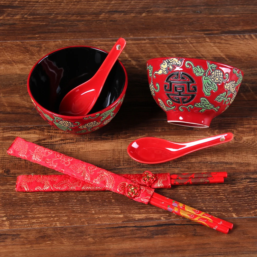 

Китайская Красная Фарфоровая столовая чаша для влюбленных, свадебный подарок для пар, палочки для подружки невесты, ложка, столовая посуда, набор керамической посуды