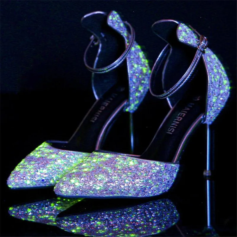 Size 35-44 Women Pumps High Thin Heels Pointed Toe Metal Decoration Sexy Bling Bridal Wedding Women Shoes Luminous High Heels
Size 35-44 Women Pumps High Thin Heels Pointed Toe Metal Decoration Sexy Bling Bridal Wedding Women Shoes Luminous High Heels