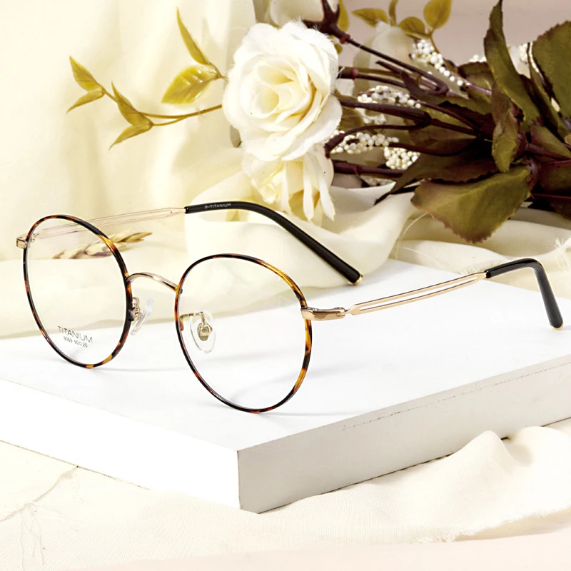 BCLEAR Vintage Round Glasses Frame Retro Female Eyeglasses Frames Pure Titanium Eyewear Brand Designer High Quality Spectacles
BCLEAR Vintage Round Glasses Frame Retro Female Eyeglasses Frames Pure Titanium Eyewear Brand Designer High Quality Spectacles