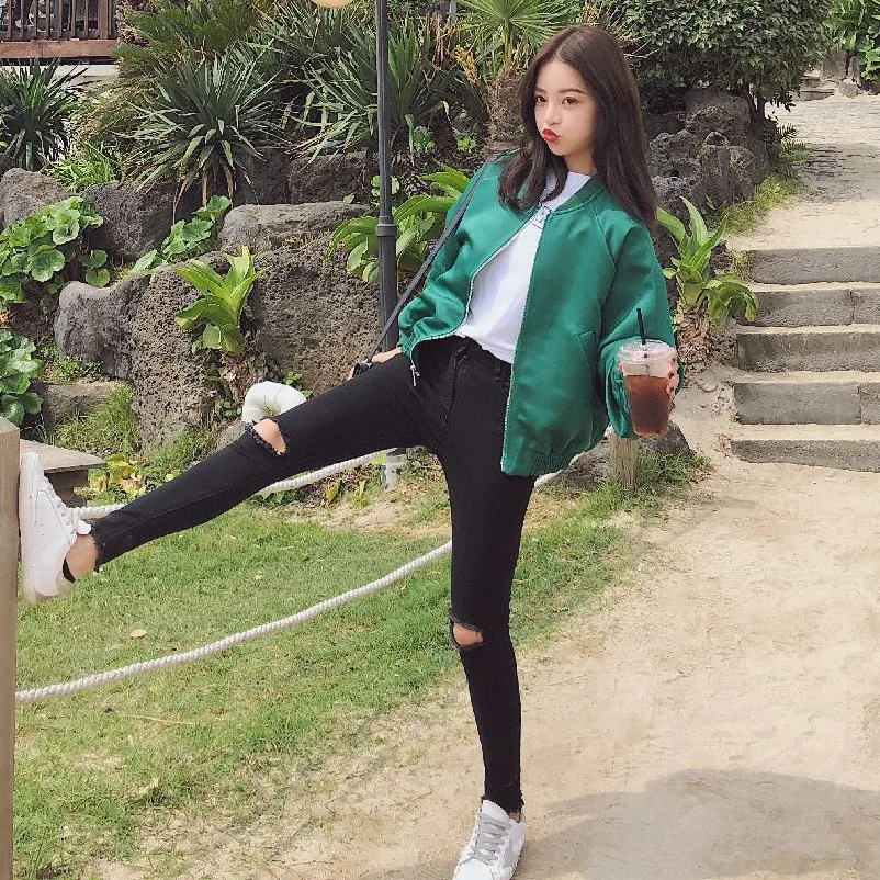 Photo Shoot CHIC Lettered Embroidered Stand Collar Baseball Uniform Women's INS Green BF Style Loose-Fit Short Jacket Short Coat
Photo Shoot CHIC Lettered Embroidered Stand Collar Baseball Uniform Women's INS Green BF Style Loose-Fit Short Jacket Short Coat