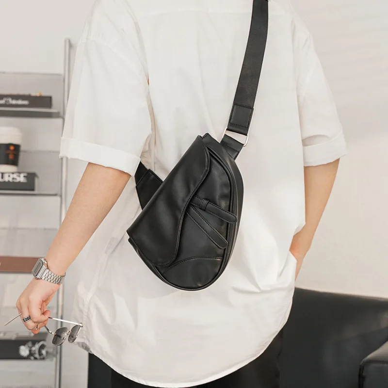 Men's Bags PU Leather Male Saddle Shoulder Bag Man Messenger Handbag Fashion Flap Zipper Casual Crossbody Packet Cowhide Purse
Men's Bags PU Leather Male Saddle Shoulder Bag Man Messenger Handbag Fashion Flap Zipper Casual Crossbody Packet Cowhide Purse