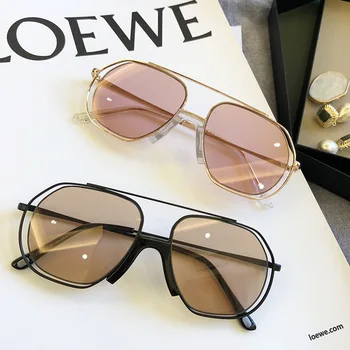 Emosnia 2020 New Trendy Ladies Sunglasses Women Fashion Metal Frame High Quality Vintage Square Sun Glasses Hollow Eyewear UV400
Emosnia 2020 New Trendy Ladies Sunglasses Women Fashion Metal Frame High Quality Vintage Square Sun Glasses Hollow Eyewear UV400