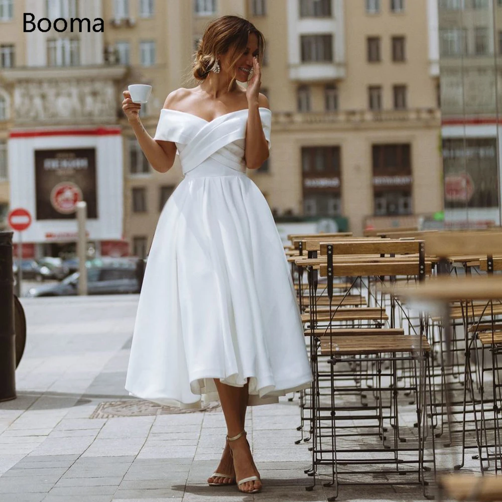 Booma Simple Short Wedding Dresses Off the Shoulder Pleated Tea-Length Bridal Gowns Lace Up A-Line Bride Dresses Plus Size
Booma Simple Short Wedding Dresses Off the Shoulder Pleated Tea-Length Bridal Gowns Lace Up A-Line Bride Dresses Plus Size