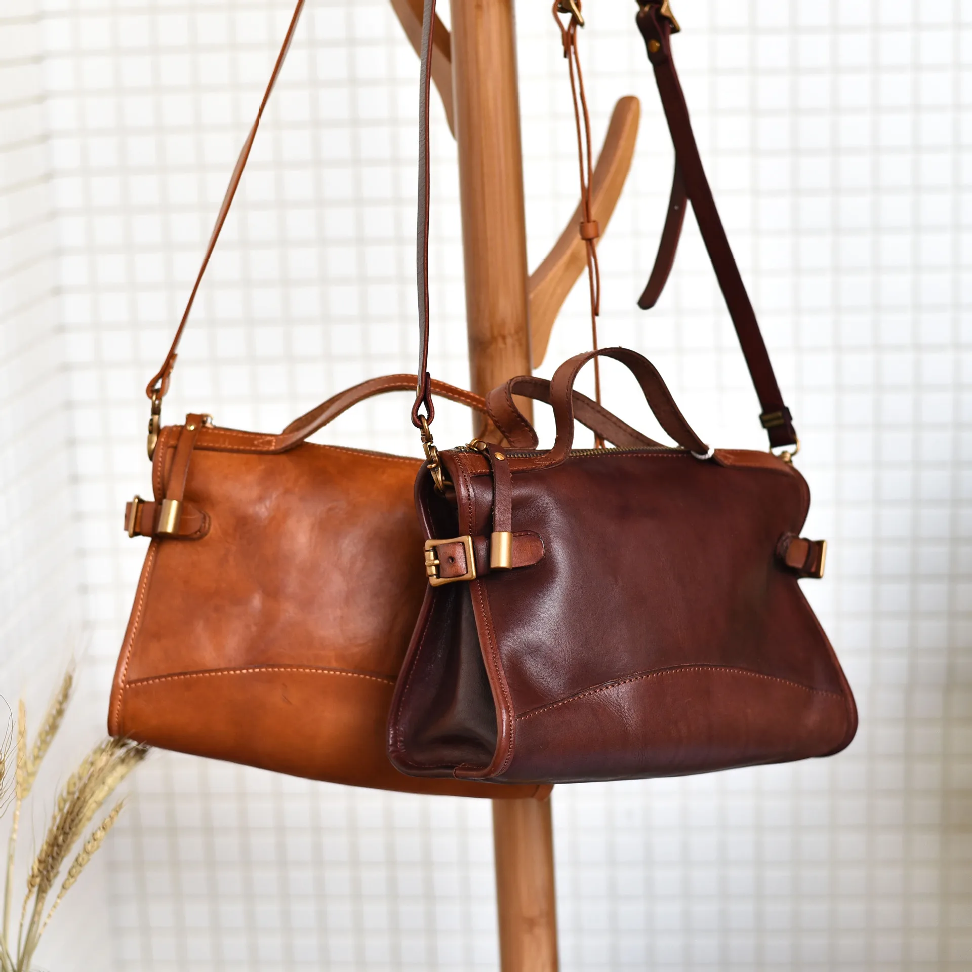 American Retro Single Shoulder Messenger Bag Head Layer Cowhide Vegetable Tanned Leather Handmade Handbag Large Capacity
American Retro Single Shoulder Messenger Bag Head Layer Cowhide Vegetable Tanned Leather Handmade Handbag Large Capacity