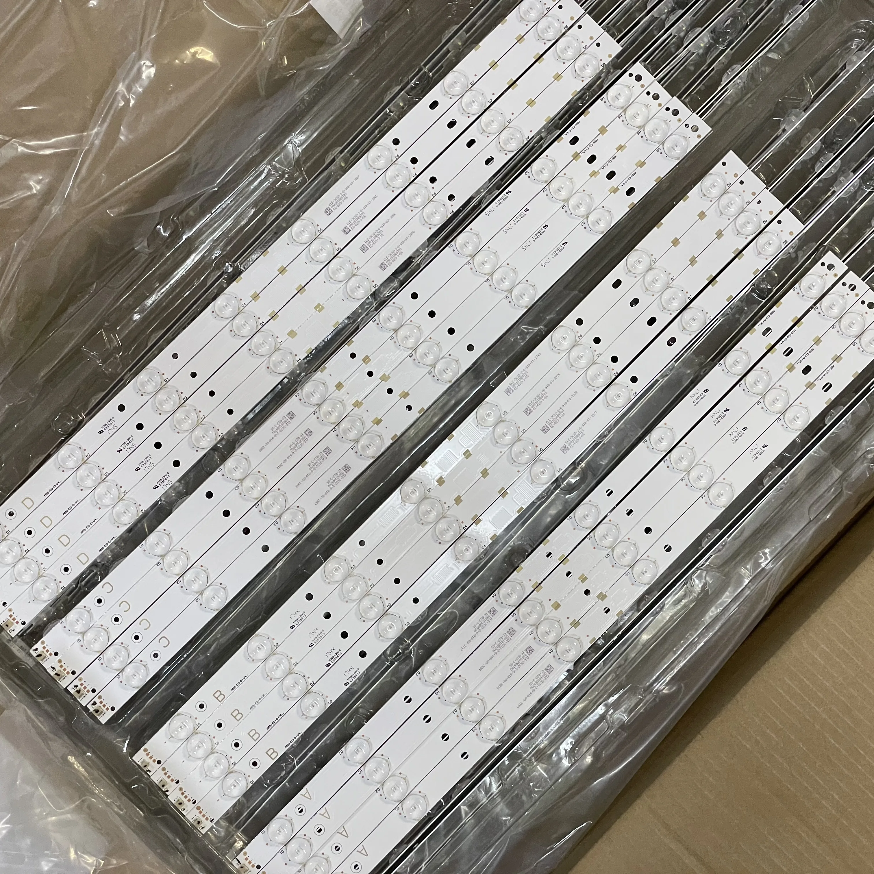 LED Backlight strip for M55-E0-A-V3 M55-E0-B-V3 M55-E0-C-V3 M55-E0-D-V3 V4 LB55126 V0_00 V1_01 V2_01 V3_01
LED Backlight strip for M55-E0-A-V3 M55-E0-B-V3 M55-E0-C-V3 M55-E0-D-V3 V4 LB55126 V0_00 V1_01 V2_01 V3_01